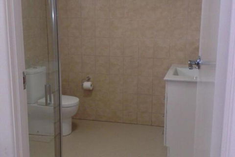 About Town Cottages - Hotel VIC 7