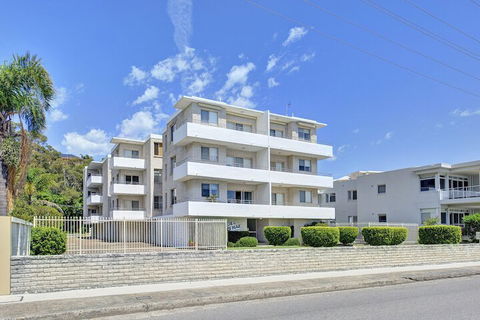 Del Rae Unit 6 / 25 Shoal Bay Road - Accommodation Find 1
