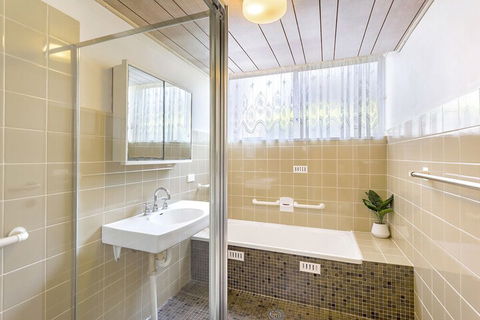 Casuarinas Unit 1 / 33 Soldiers Point Road - Accommodation Broken Hill 7