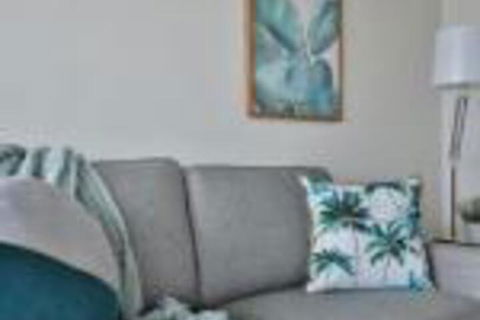 Luxurious & Chic 2BR Apartment In Melbourne CBD - Accommodation Find 0