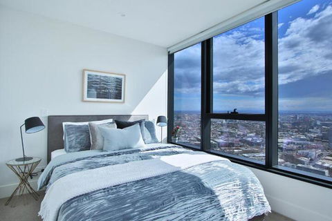 Luxurious & Chic 2BR Apartment In Melbourne CBD - Accommodation Find 3