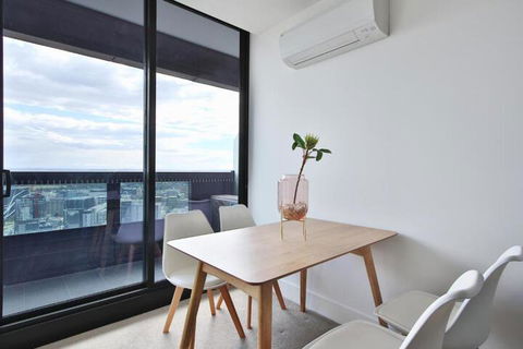 Luxurious & Chic 2BR Apartment In Melbourne CBD - Accommodation Find 6