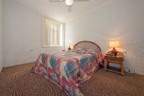 2 Bedroom Apartment Little Hut Unit 3 20 Kurrawa Close - Tweed Heads Accommodation 3