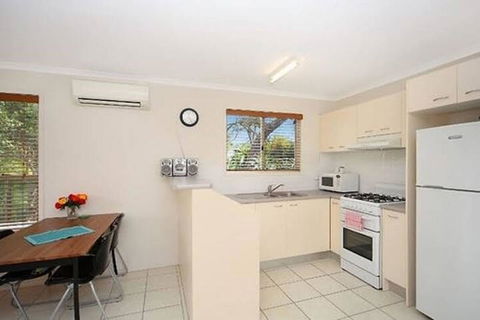 Colonial Village - Accommodation Redcliffe 4