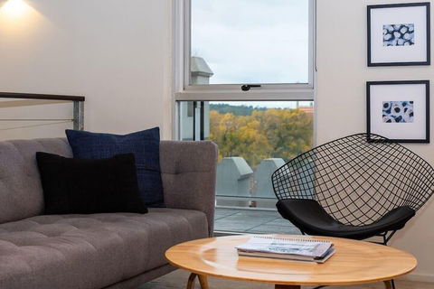 Luxury East Melbourne Apartment - New South Wales Tourism  5