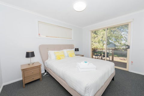 Wineglass - Yamba Accommodation 3