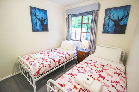 Amber Cottage - YWait Travel 6