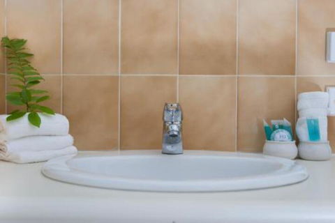Budget Apartment Trinity Beach - Lightning Ridge Tourism 0