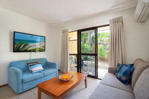Budget Apartment Trinity Beach - Lightning Ridge Tourism 3