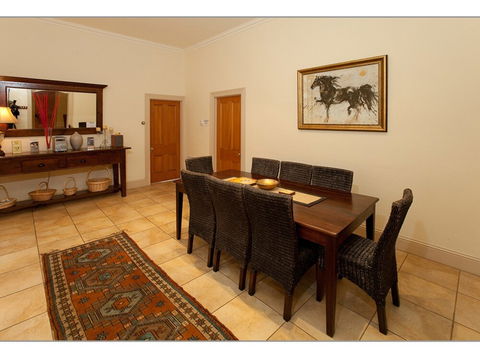 Fairholme Townhouse - Accommodation Australia 4