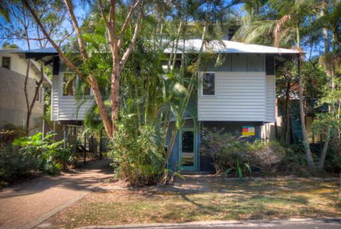 6 Satinwood Drive Rainbow Shores Stylish Beach House Free WiFi - Holiday Melbourne 4