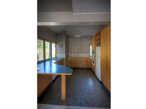 6 Satinwood Drive Rainbow Shores Stylish Beach House Free WiFi - Holiday Melbourne 5