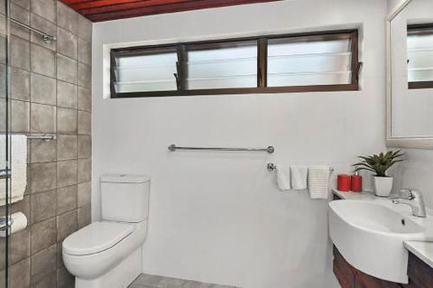 Beachfront 7 Penthouse Sawtell NSW - YWait Travel 6