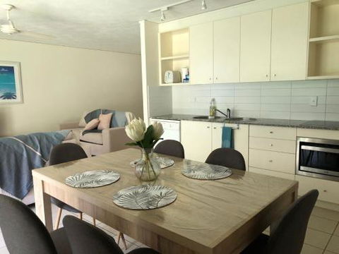 Baden 42 Rainbow Shores Ground Floor Unit Air Conditioned Overlooking Outdoor Spa - Holiday Melbourne 4