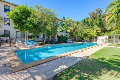 Baden 42 Rainbow Shores Ground Floor Unit Air Conditioned Overlooking Outdoor Spa - Holiday Melbourne 0