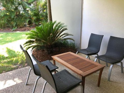 Baden 42 Rainbow Shores Ground Floor Unit Air Conditioned Overlooking Outdoor Spa - Holiday Melbourne 1