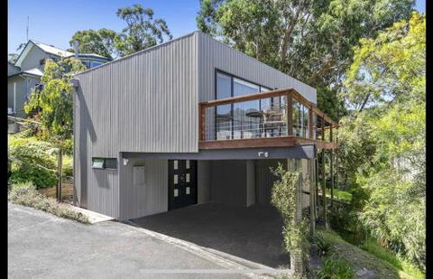 Bay Views Lorne - Byron Bay Accommodation 0