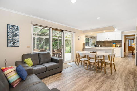 Hilltop Beach House: Newly Updated - Accommodation Australia 3