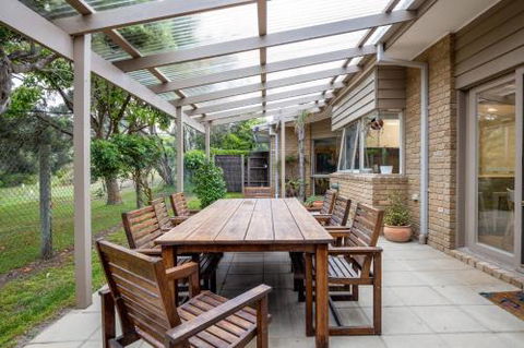 Hilltop Beach House: Newly Updated - Accommodation Australia 6