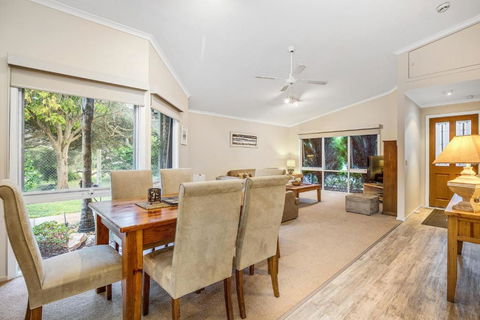 Hilltop Beach House: Newly Updated - Accommodation Australia 2