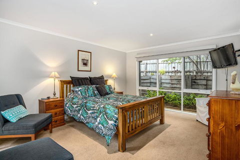 Hilltop Beach House: Newly Updated - Accommodation Australia 4