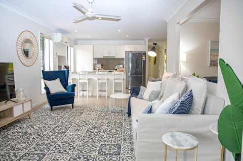 Luxury Home NoosavilleWIFINetflixLocationShops - Accommodation Yamba 1