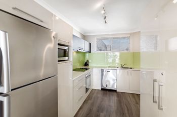 Ronald Avenue Sundeck Unit 08 51 - Holiday Melbourne 4
