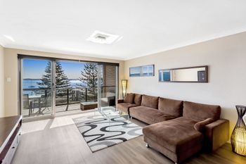 Ronald Avenue Sundeck Unit 08 51 - Holiday Melbourne 1