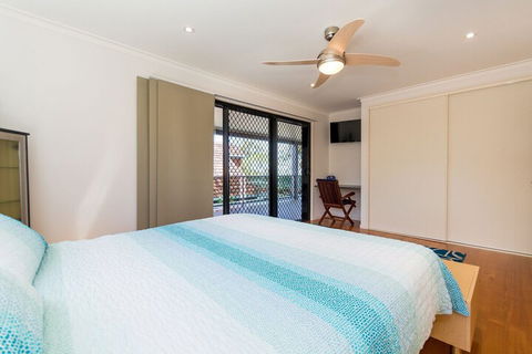 Magical Holiday Home Welsby Pde Bongaree - Accommodation Redcliffe 5