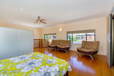 Magical Holiday Home Welsby Pde Bongaree - Accommodation Redcliffe 6