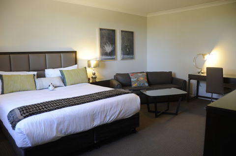 Riverside Oaks Golf Resort - Victoria Tourism 6