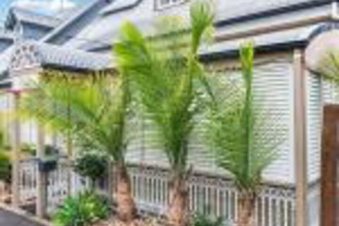 One Thornbury Boutique B & B - Whitsundays Tourism 0