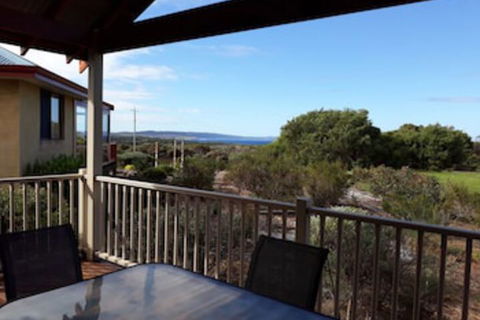 Cosy Corner Beach Cottages - Hervey Bay Accommodation 0