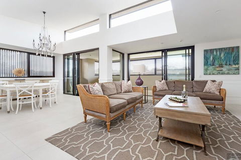Miramare Gardens - WA Accommodation 7