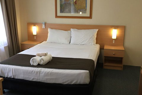 The Redleaf - WA Accommodation 5