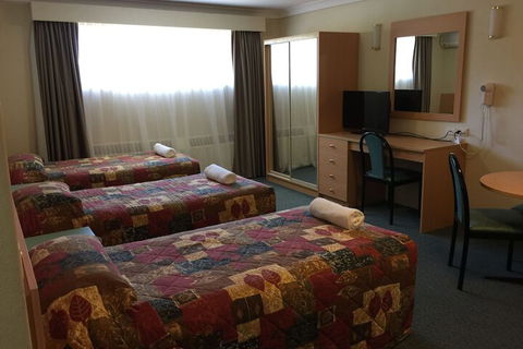 The Redleaf - WA Accommodation 4