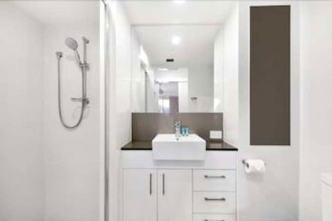 The Hill Apartments - Sunshine Coast Guide 7