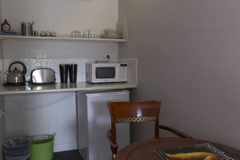 Parsons Bay Retreat - Lightning Ridge Tourism 7