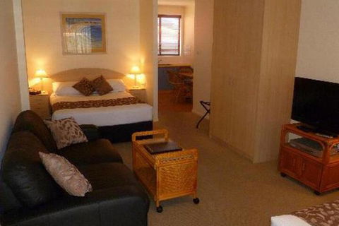 Surf Motel - Mackay Tourism 6
