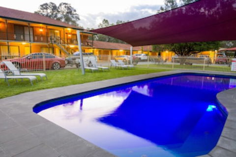 Advance Motel - Whitsundays Tourism 0