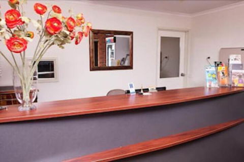 Advance Motel - Whitsundays Tourism 6