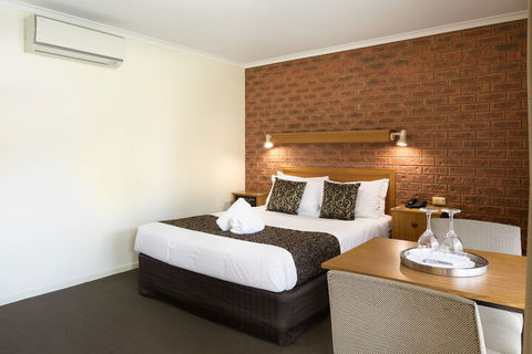 Advance Motel - Whitsundays Tourism 7