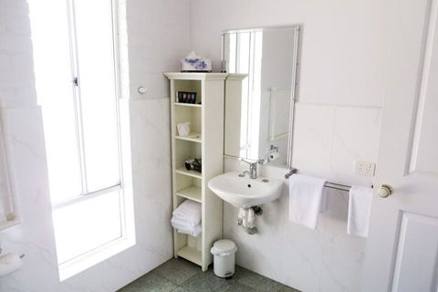 Homewood Cottages - Kawana Tourism 5