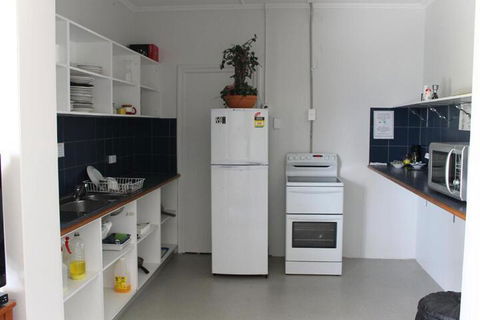 Tin Can Bay Backpackers - Bed n Breakfasts 2