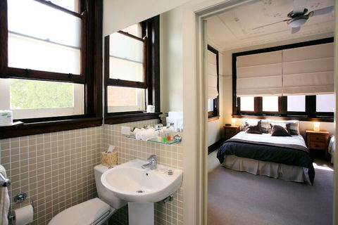 The Bank Guesthouse - Tourism Townsville 5