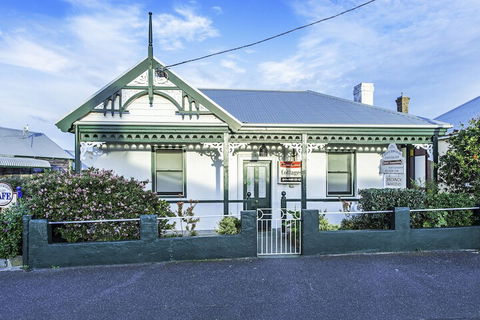 Touchwood Cottages - Accommodation in Bendigo 2
