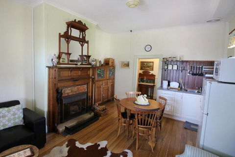 Christopher Halls Colonial Accommodation - Kingaroy Accommodation 3