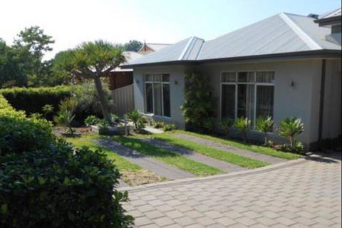 Como Waters Bed & Breakfast - Sunshine Coast Guide 7