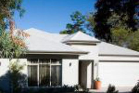 Como Waters Bed & Breakfast - Sunshine Coast Guide 0