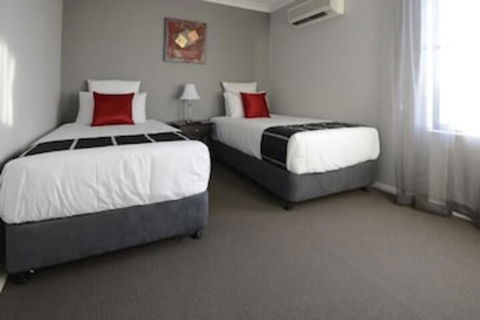 Aastro Dish Motor Inn - Accommodation Newcastle 5